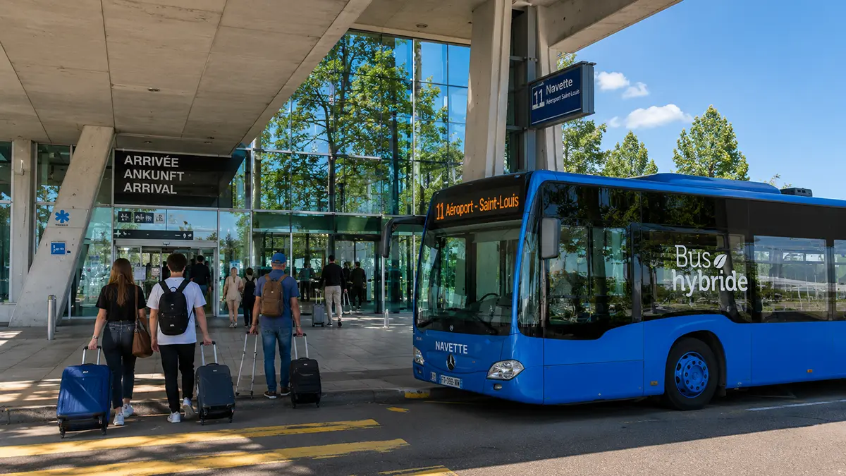 Bus 604 at EuroAirport Basel-Mulhouse — public transport connection to Saint-Louis Alsace