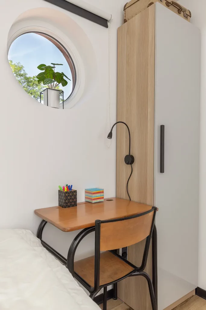 Workspace desk with porthole window and wardrobe — Studio 2 Les Trois Cœurs
